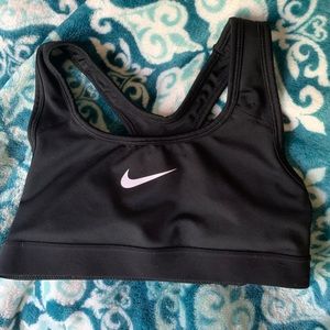 NIKE Black Sports Bra *FLASH SALE*🌟